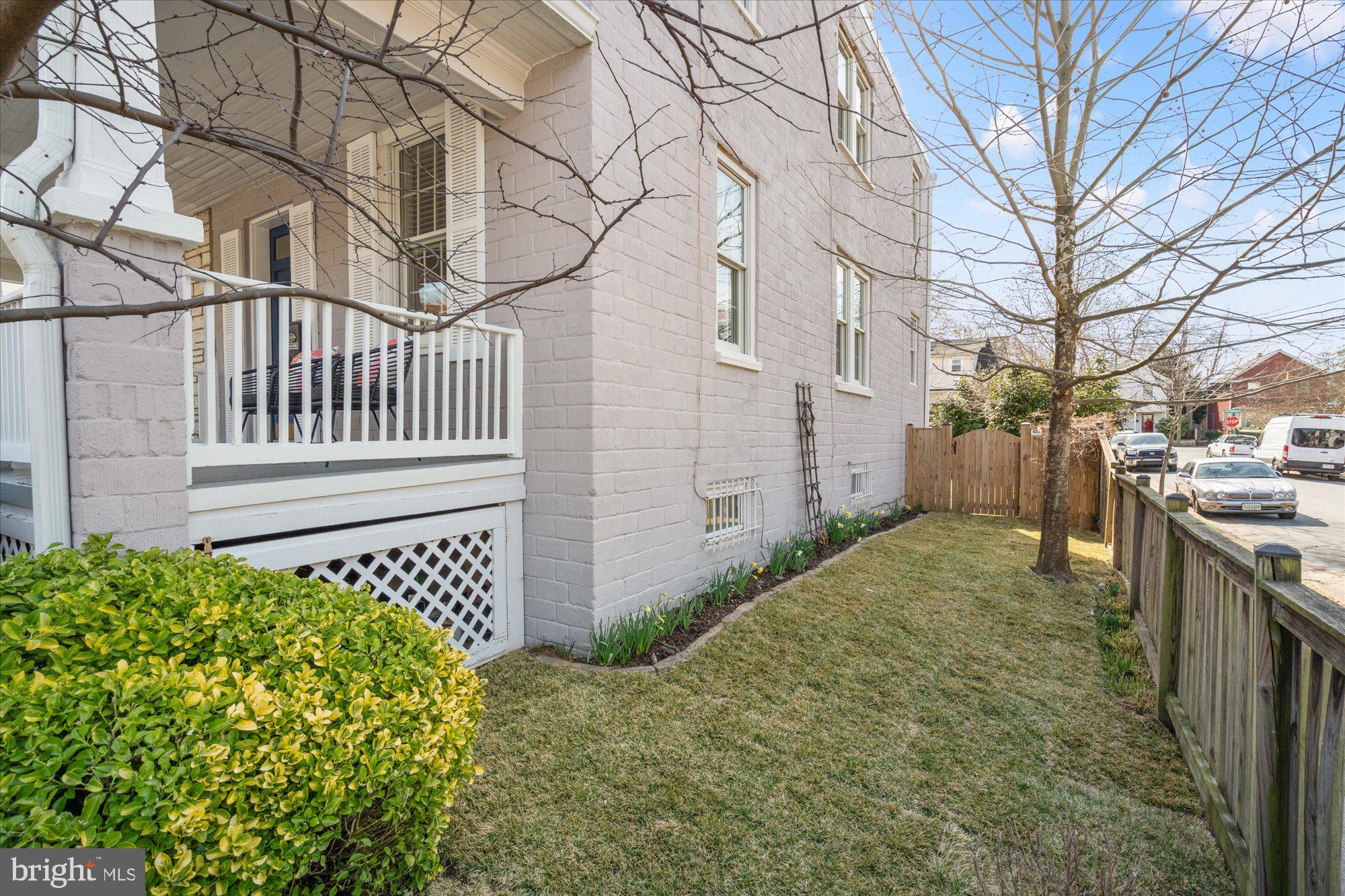 401 Hume Ave