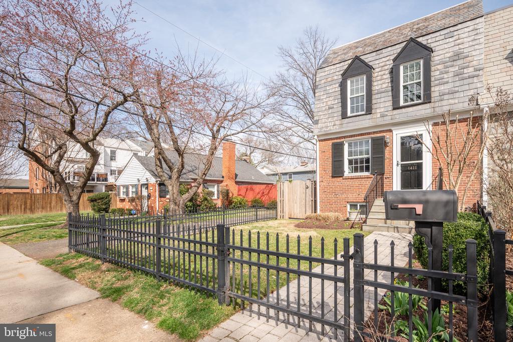 1411 Mount Vernon Ave