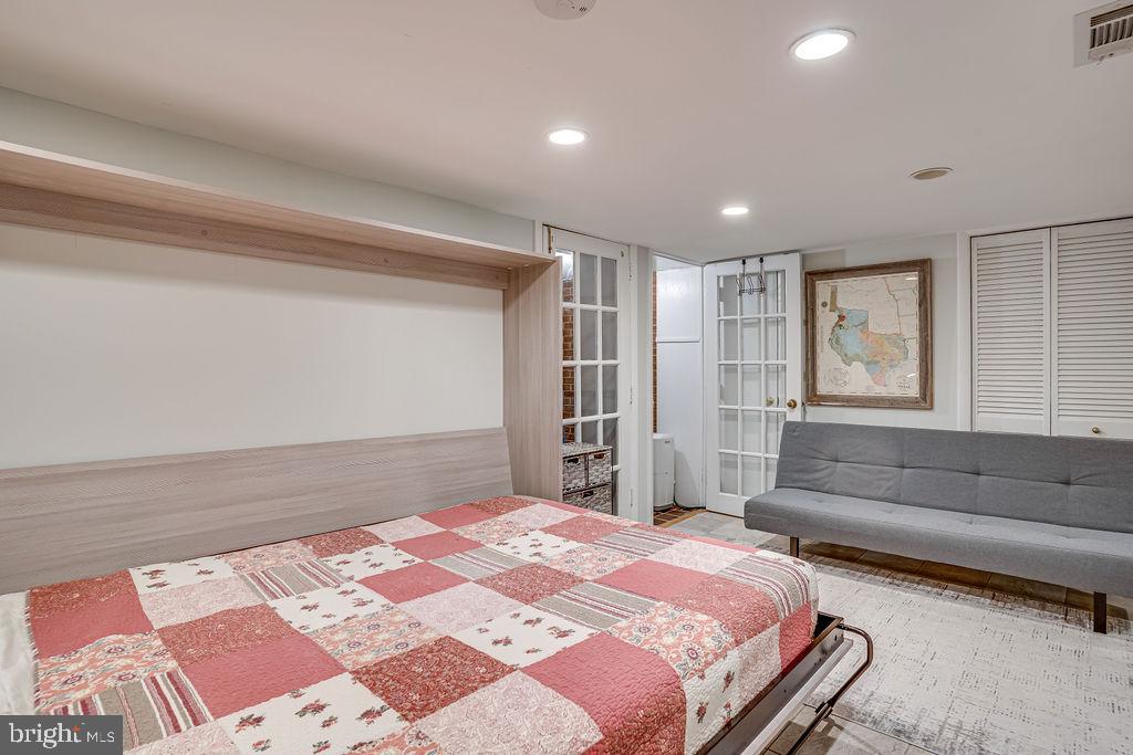 204 UHLER TER