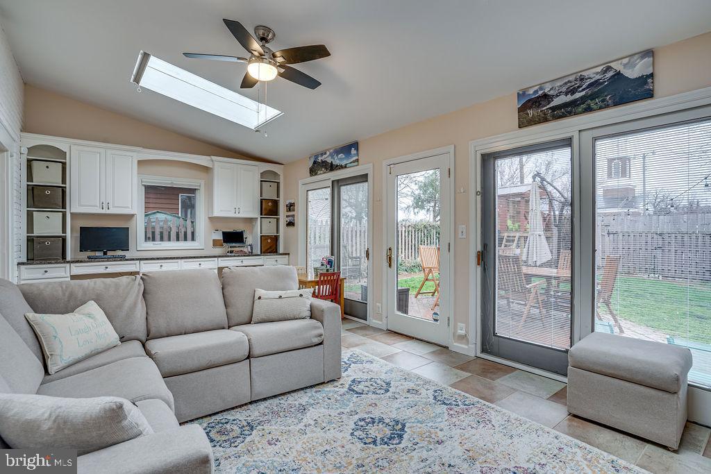 204 UHLER TER
