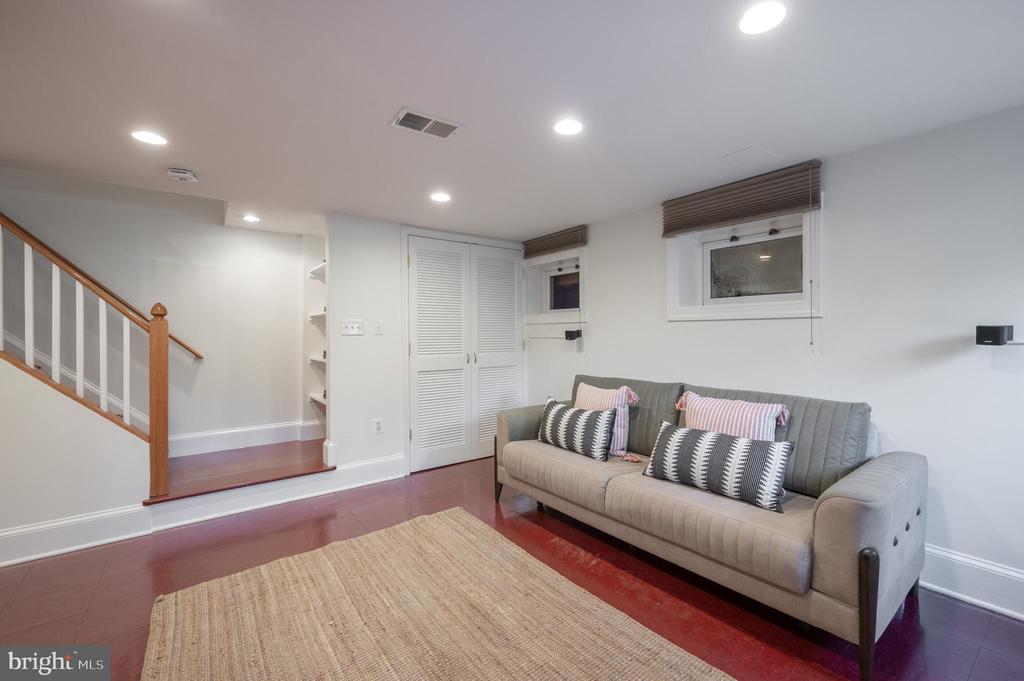 1 Ancell St