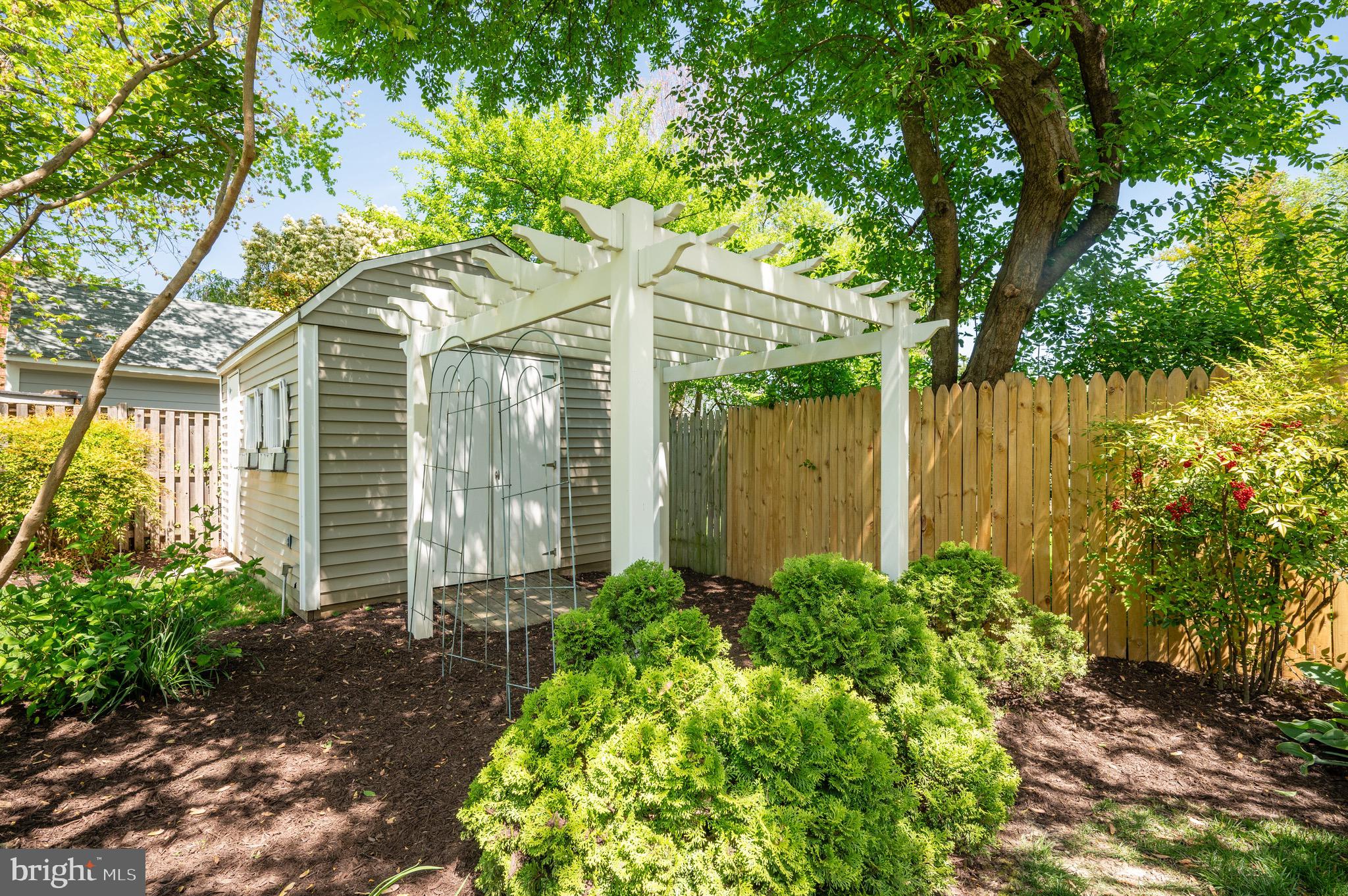 506 E WINDSOR AVE