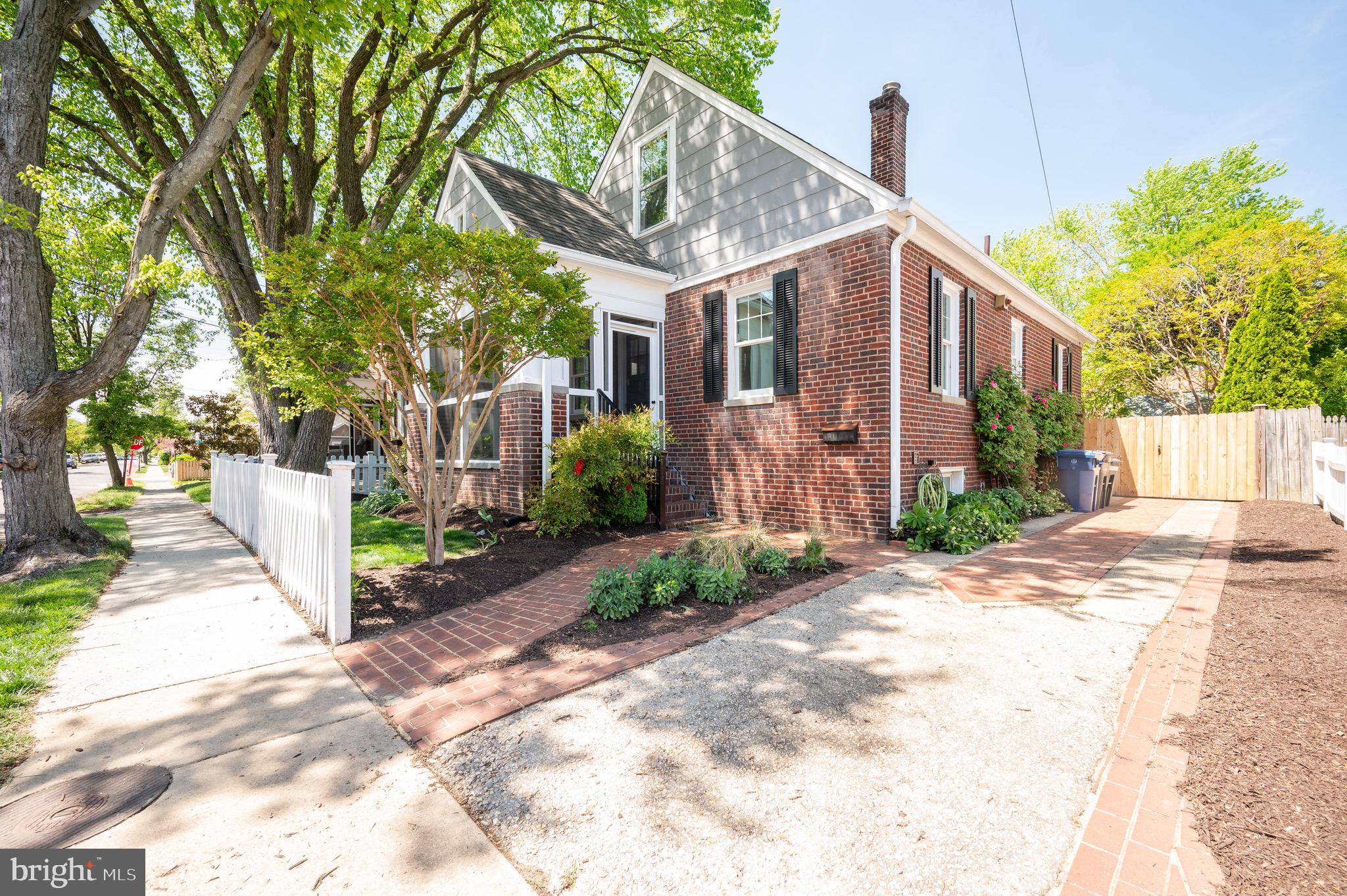 506 E WINDSOR AVE
