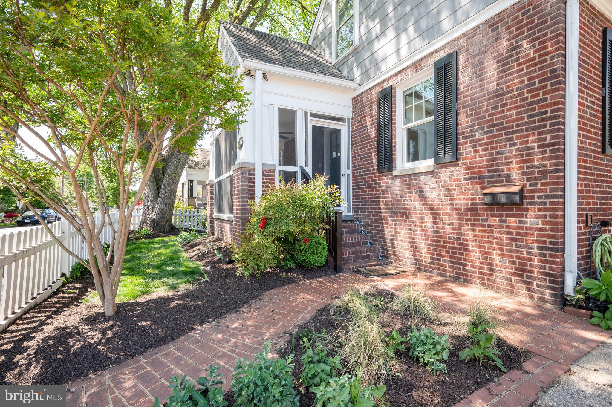 506 E WINDSOR AVE