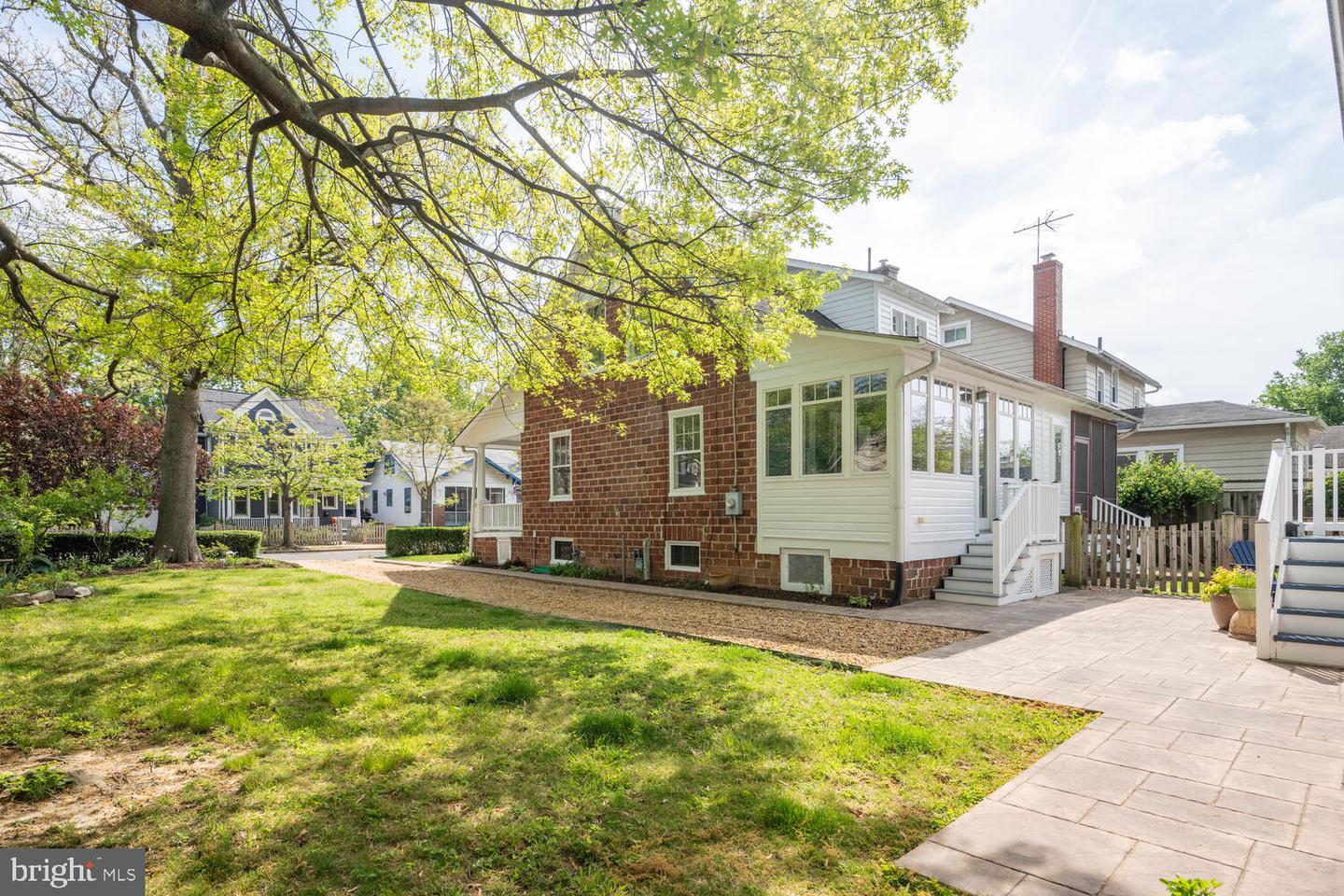 212 E Oxford Ave