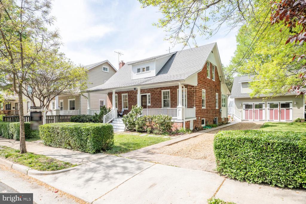 212 E Oxford Ave