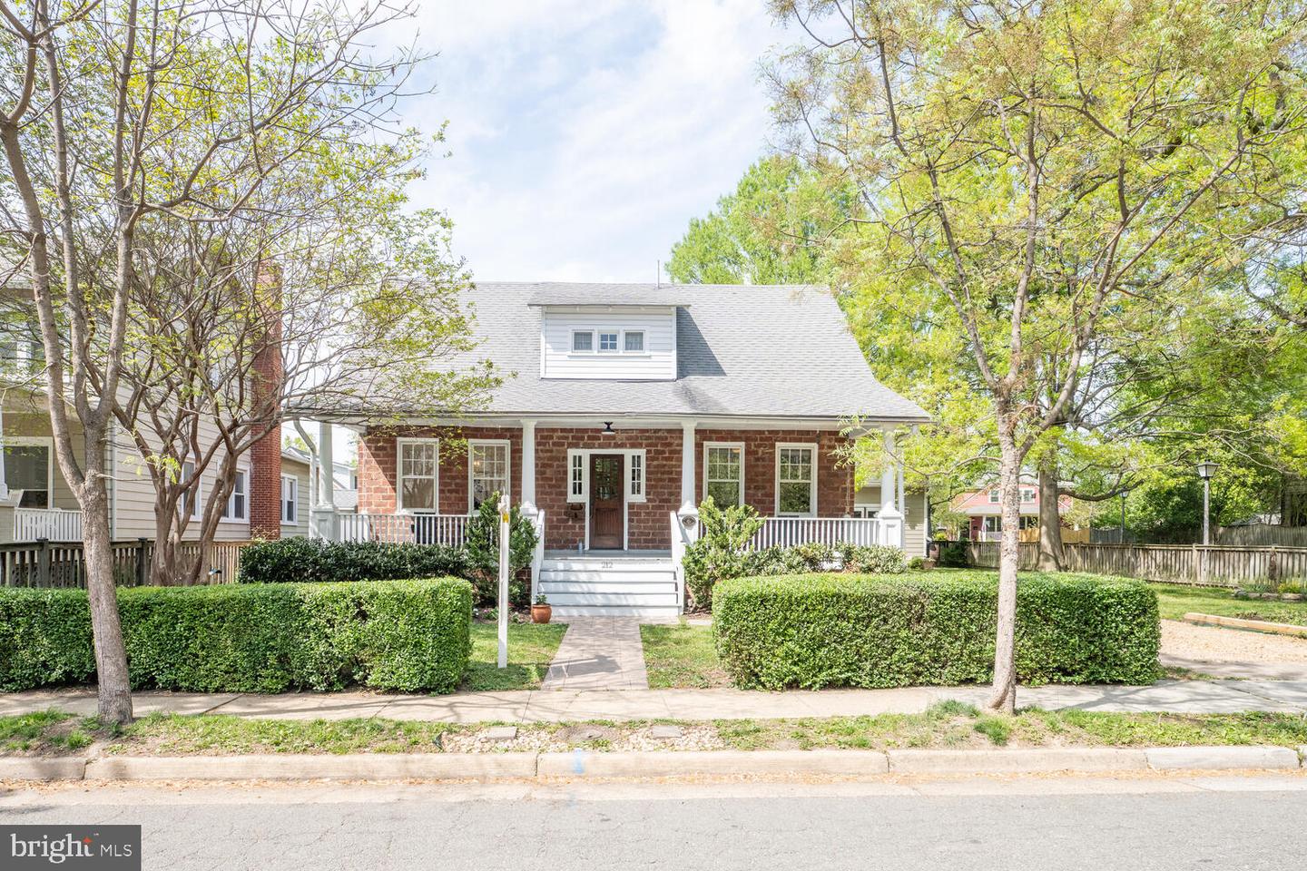 212 E Oxford Ave