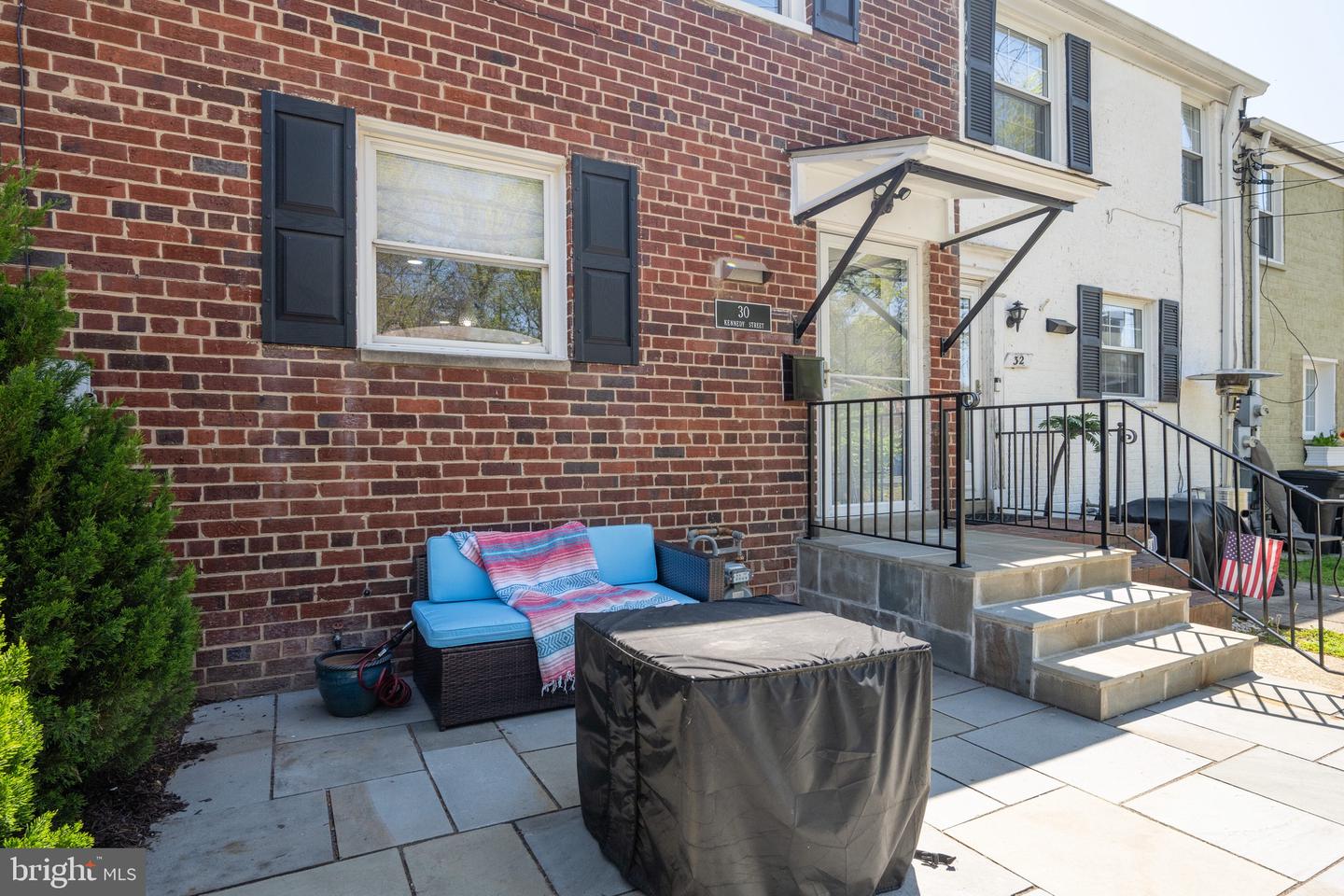 30 Kennedy St