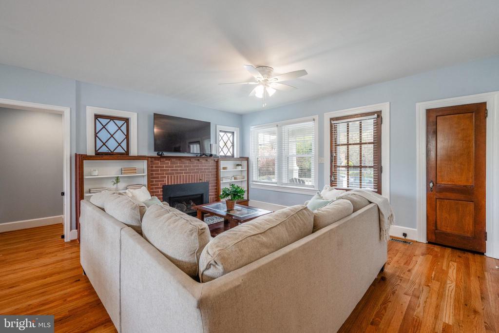 320 E Monroe Ave