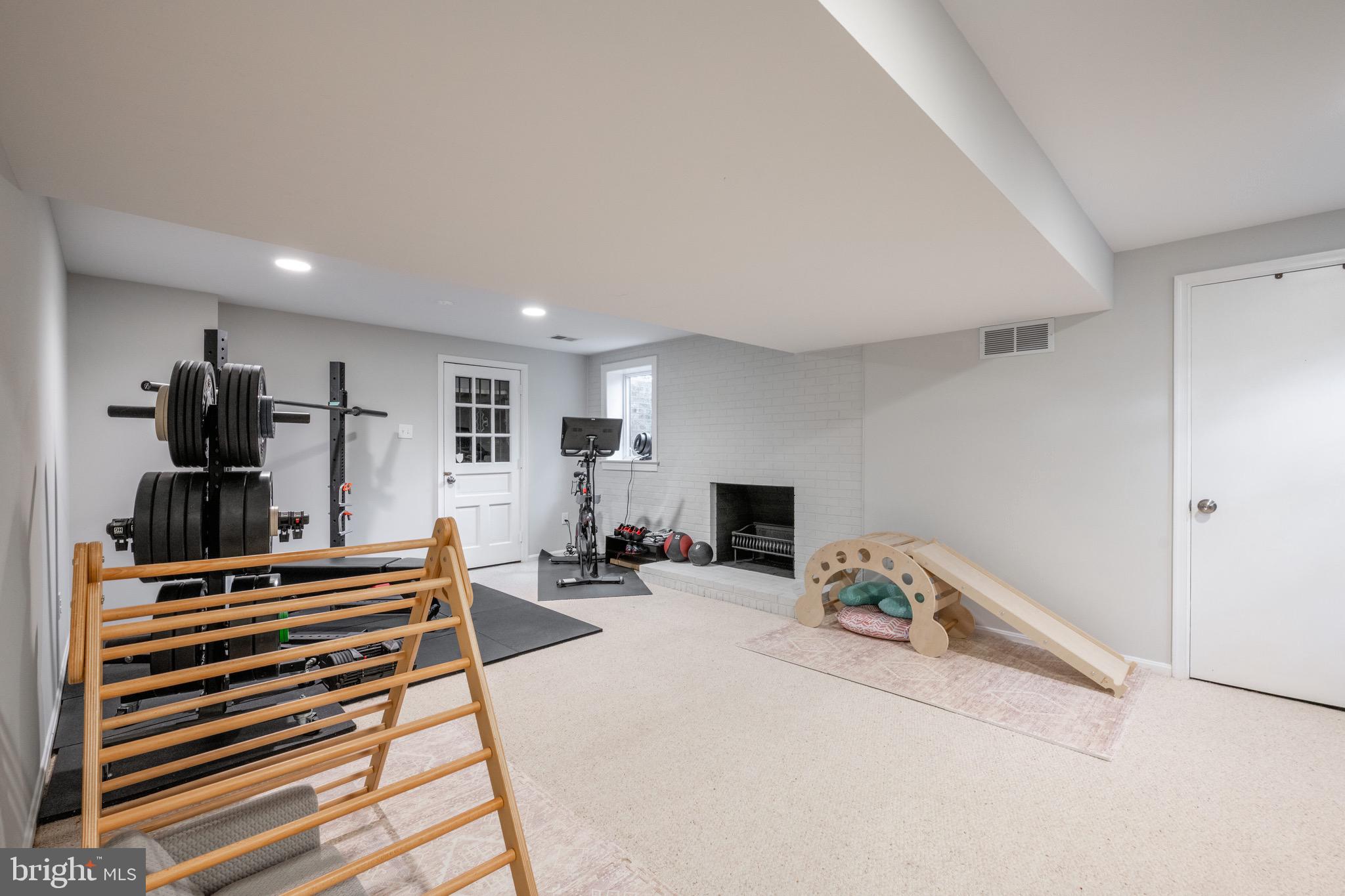 403 Thomas St