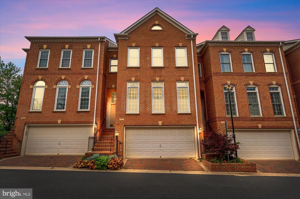 721 Hawkins Way