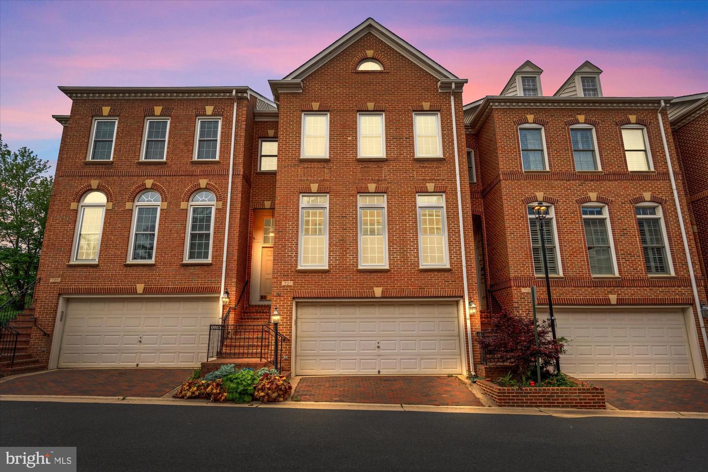 721 Hawkins Way