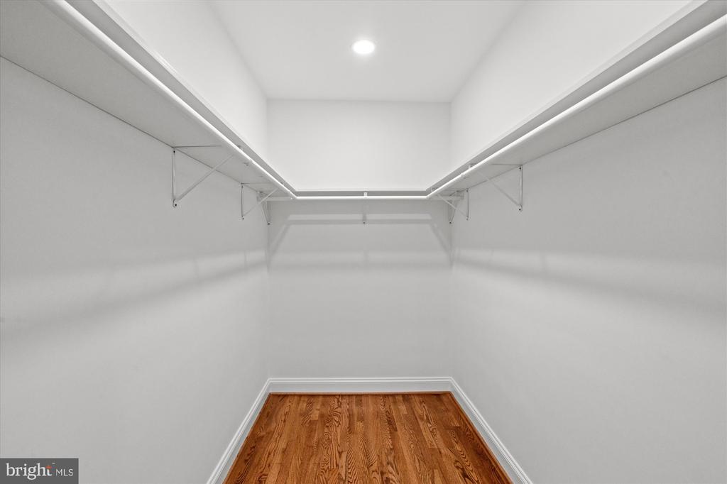 2902 Mayer Pl