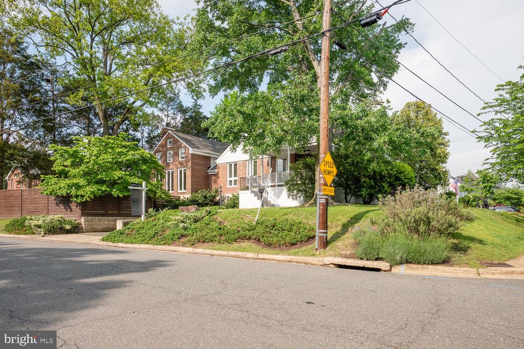 1113 Cross Dr