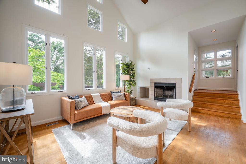 1113 Cross Dr