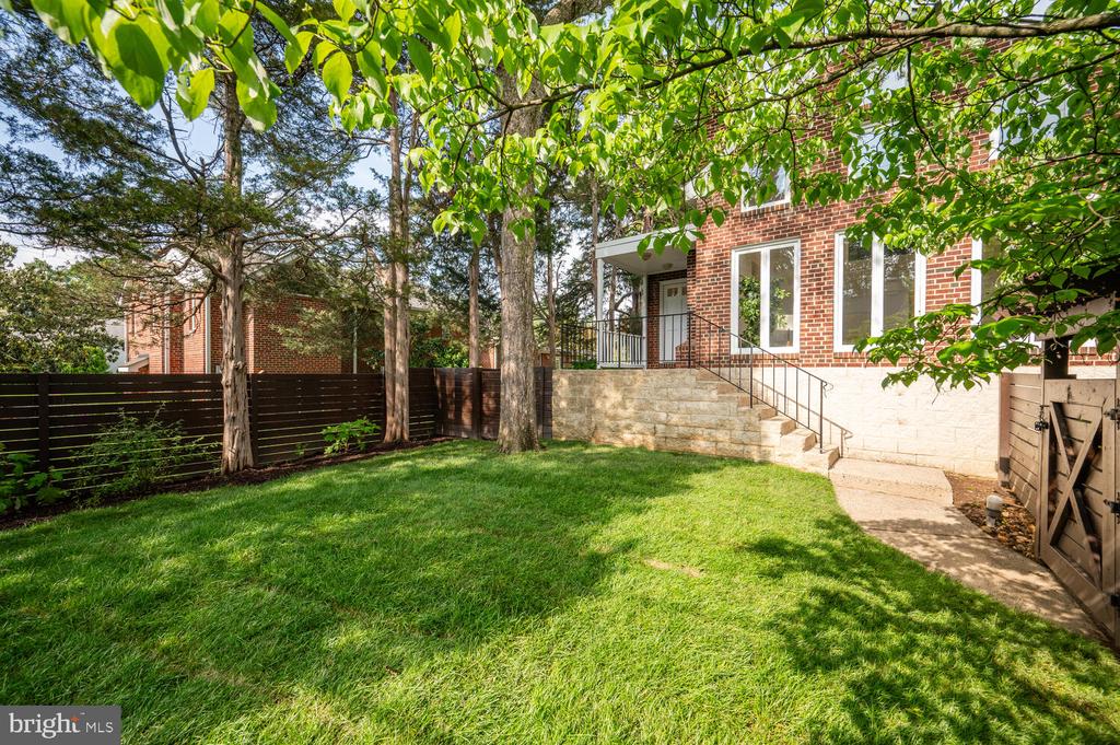 1113 Cross Dr