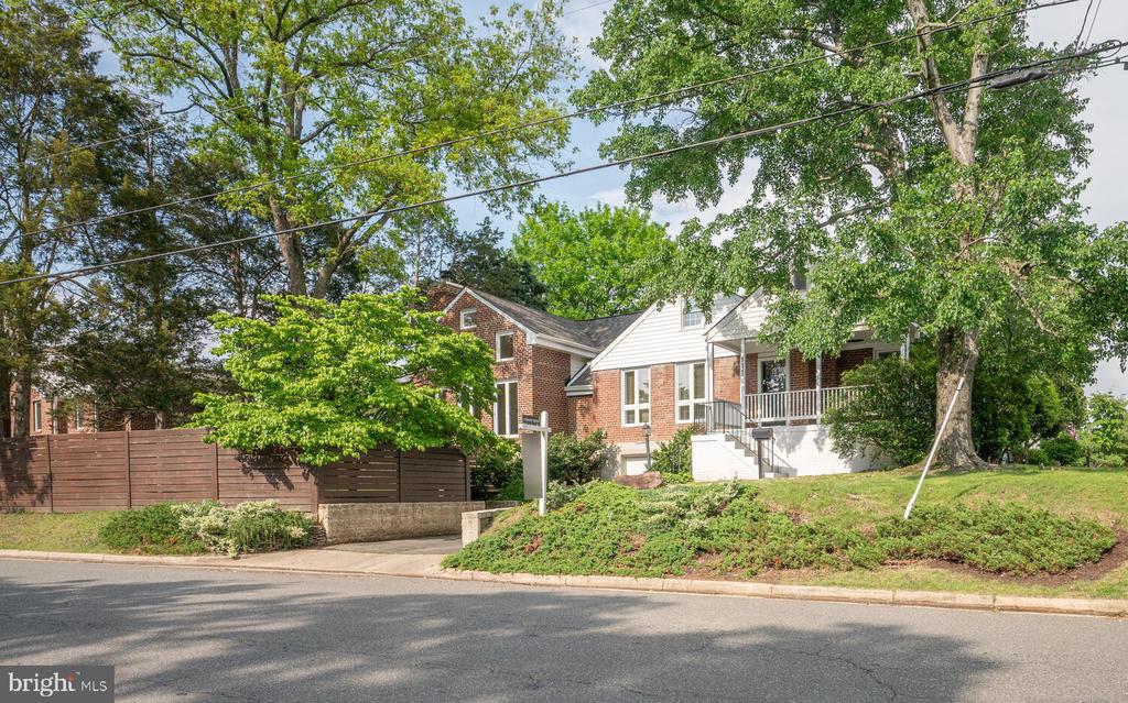 1113 Cross Dr