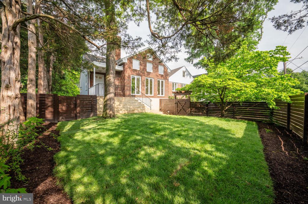 1113 Cross Dr