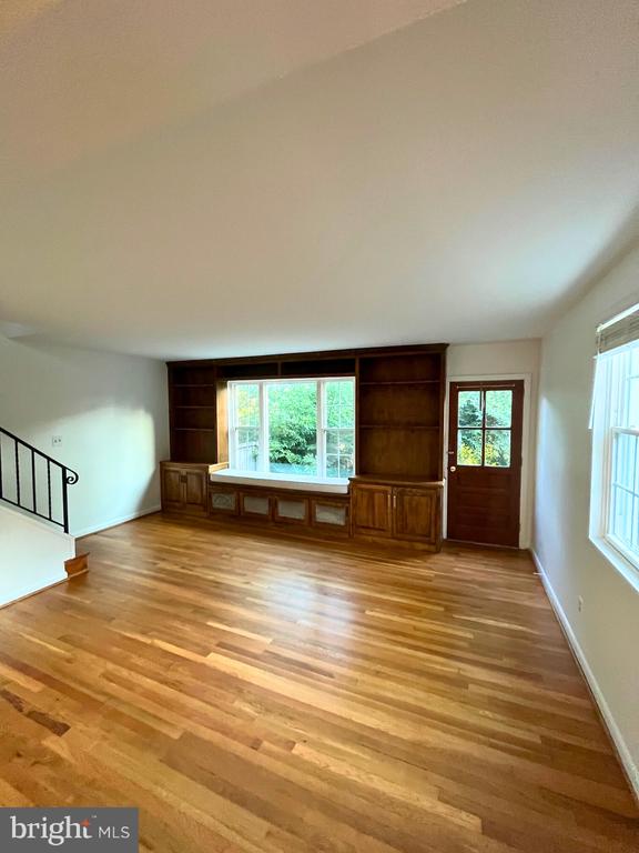 213 GENTRY AVE