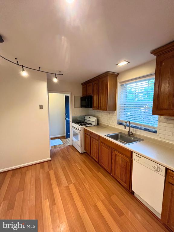 213 GENTRY AVE