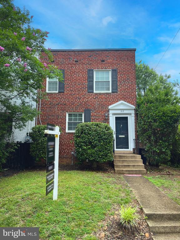 213 GENTRY AVE