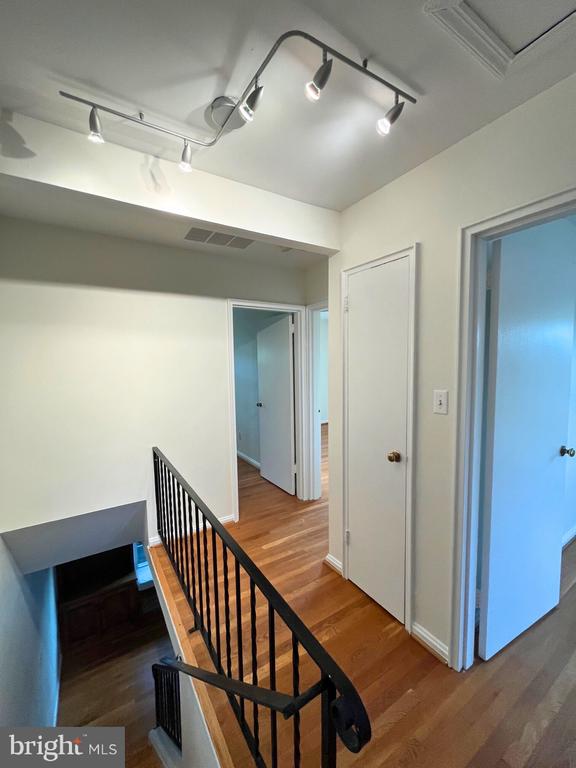 213 GENTRY AVE