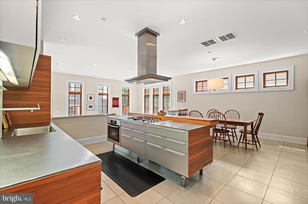 9 E Walnut St