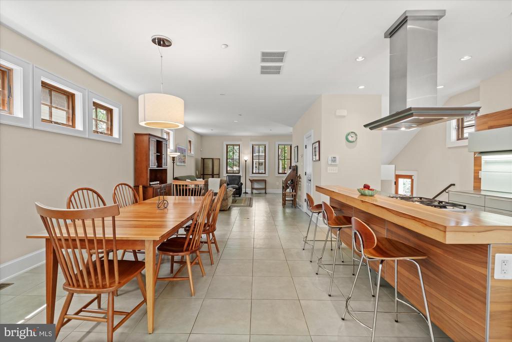 9 E Walnut St