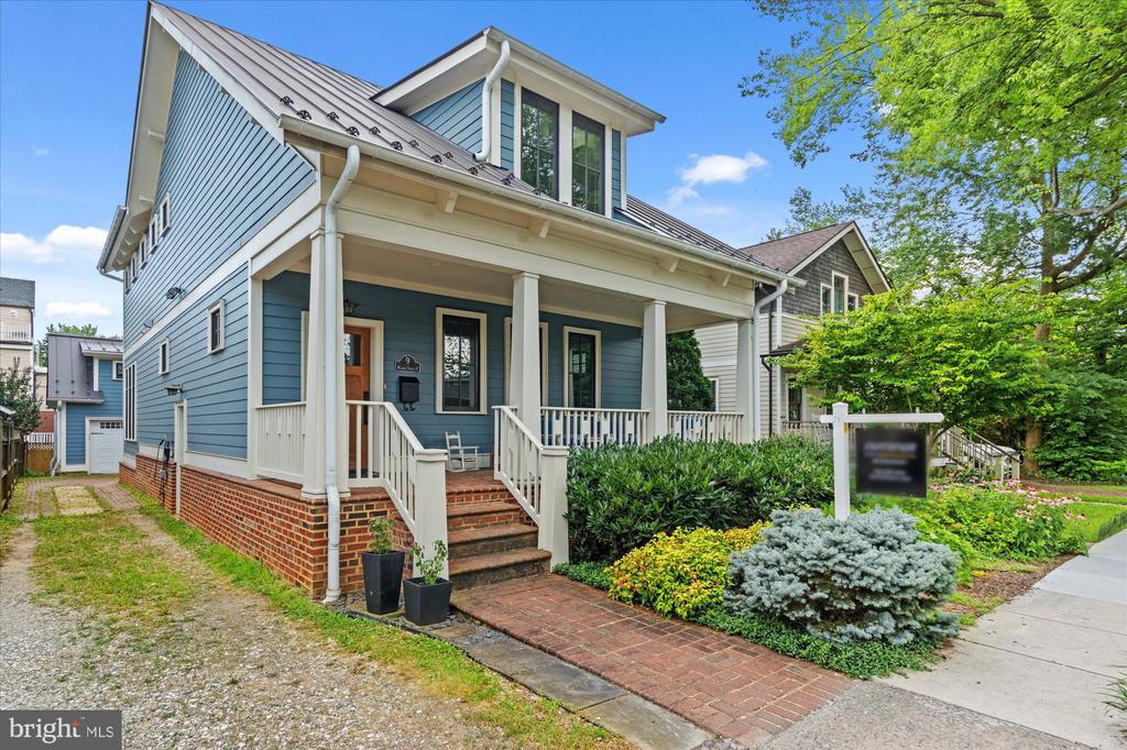 9 E Walnut St