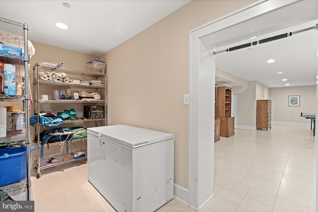 9 E Walnut St