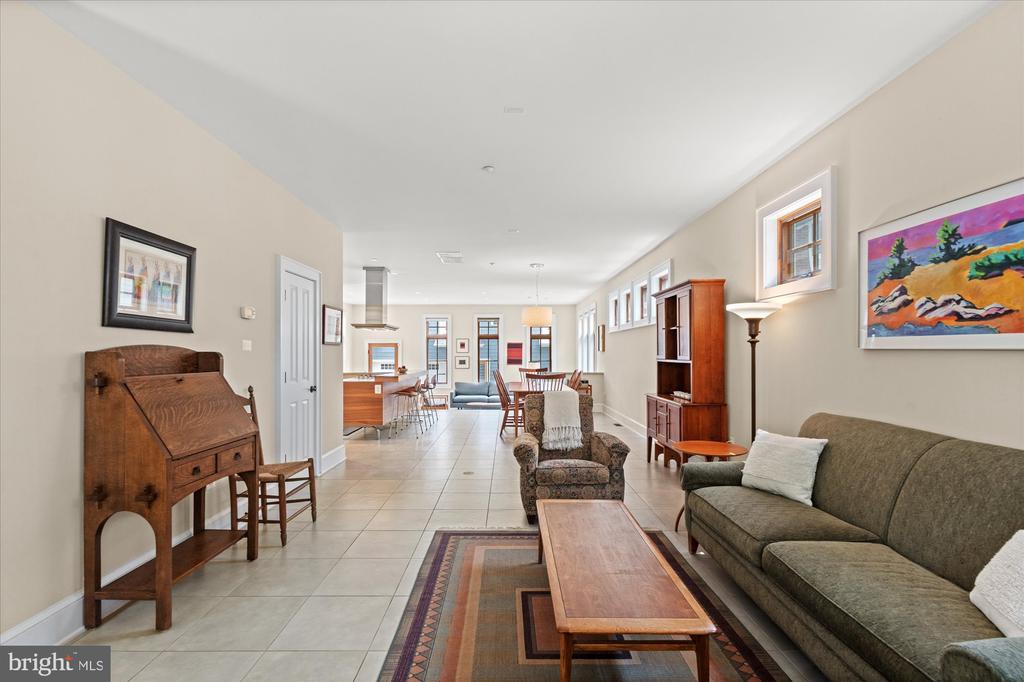 9 E Walnut St