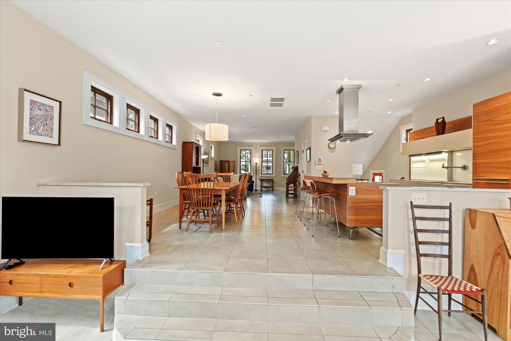 9 E Walnut St