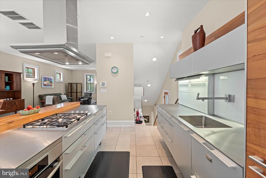 9 E Walnut St
