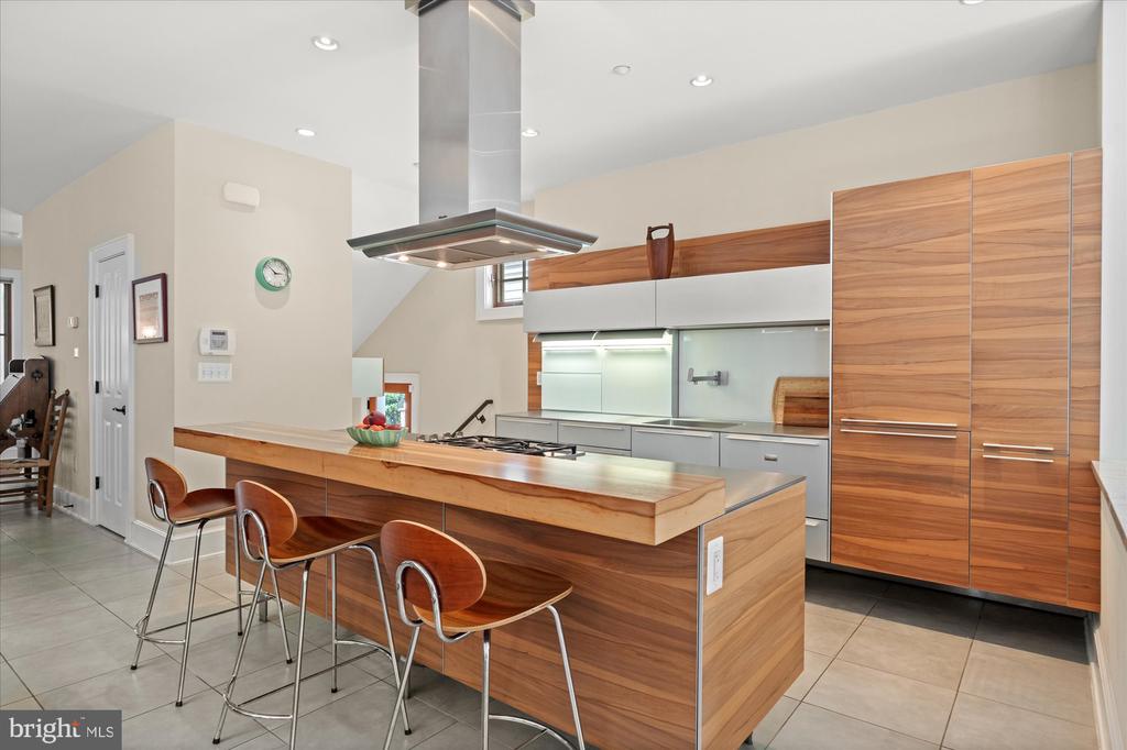 9 E Walnut St