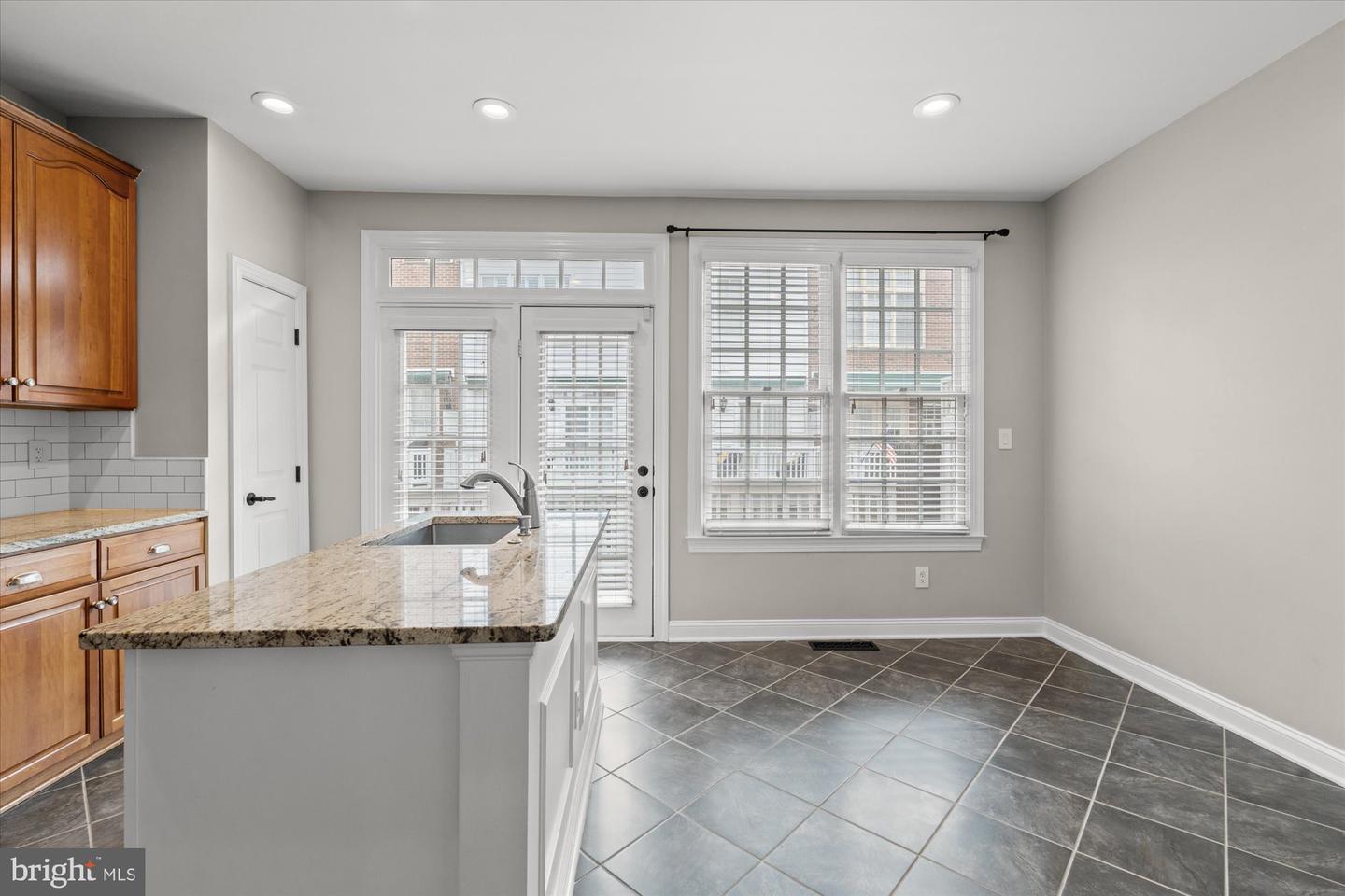 306 S FAYETTE ST