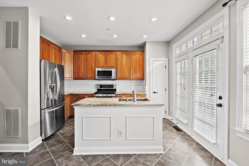 306 S FAYETTE ST