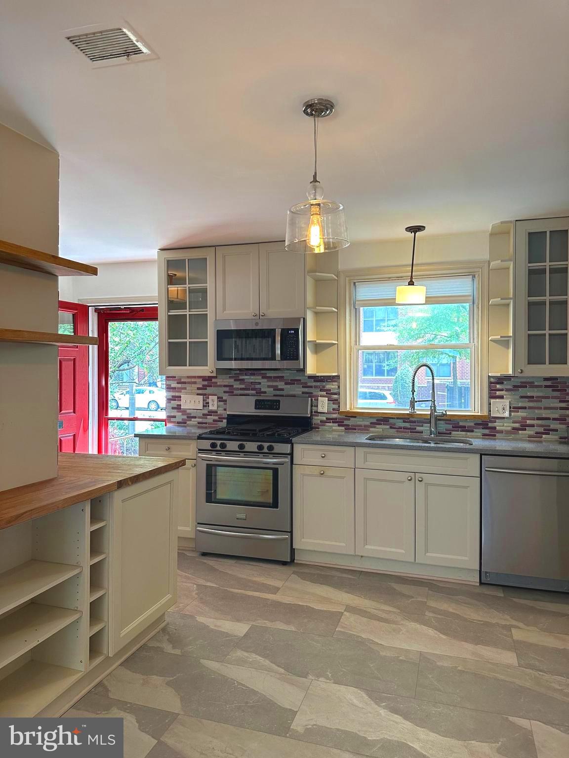 3024 MOUNT VERNON AVE