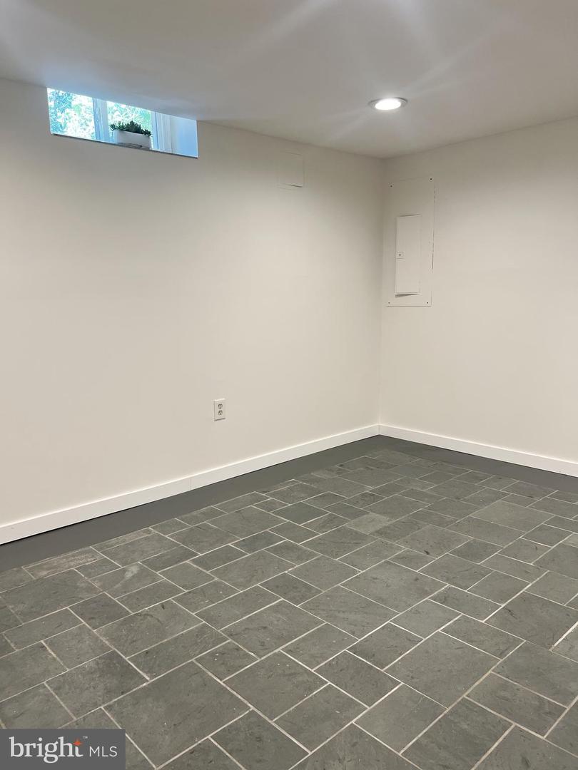 2302 E RANDOLPH AVE #BASEMENT