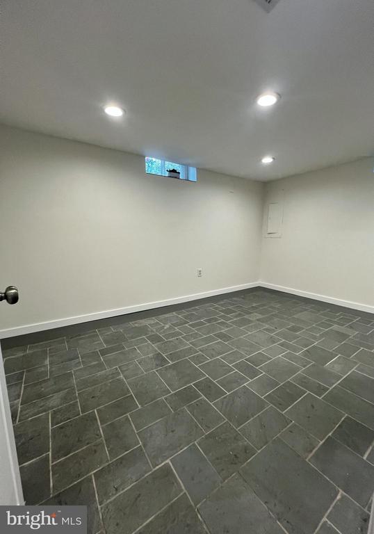 2302 E RANDOLPH AVE #BASEMENT