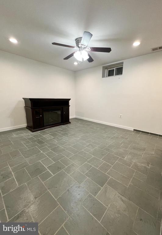 2302 E RANDOLPH AVE #BASEMENT