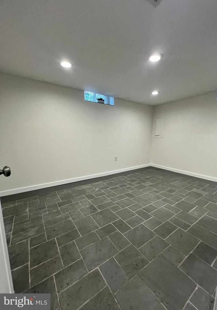 2302 E RANDOLPH AVE #BASEMENT