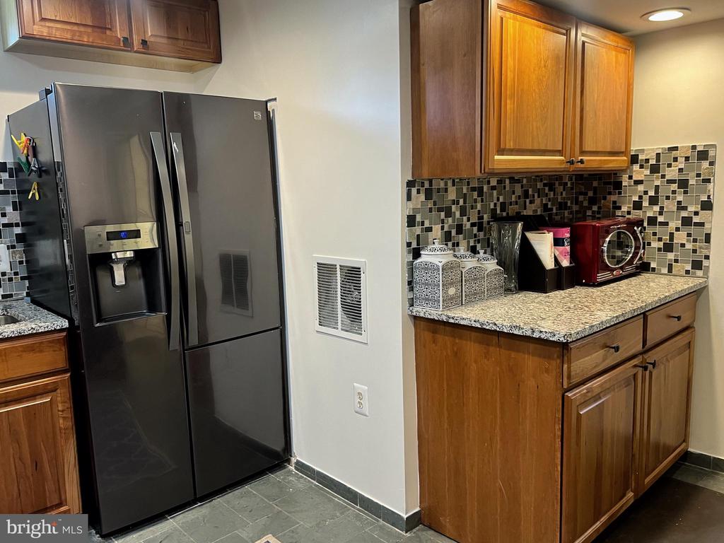 2302 E RANDOLPH AVE #BASEMENT