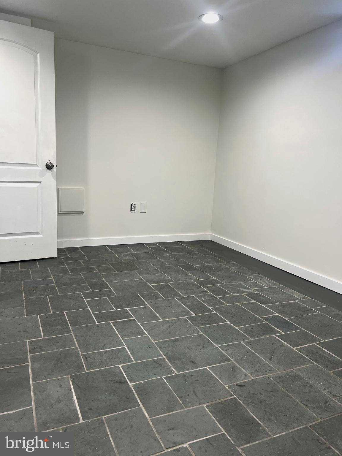 2302 E RANDOLPH AVE #BASEMENT