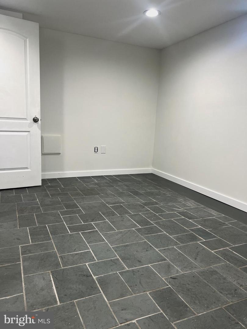 2302 E RANDOLPH AVE #BASEMENT