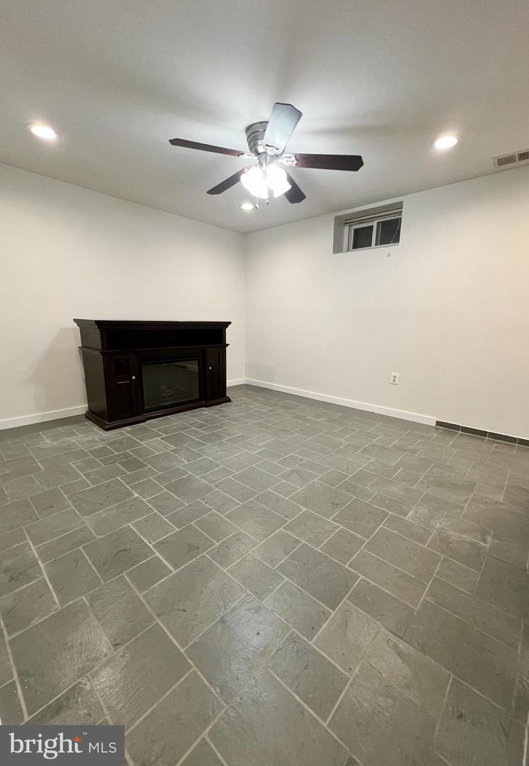 2302 E RANDOLPH AVE #BASEMENT