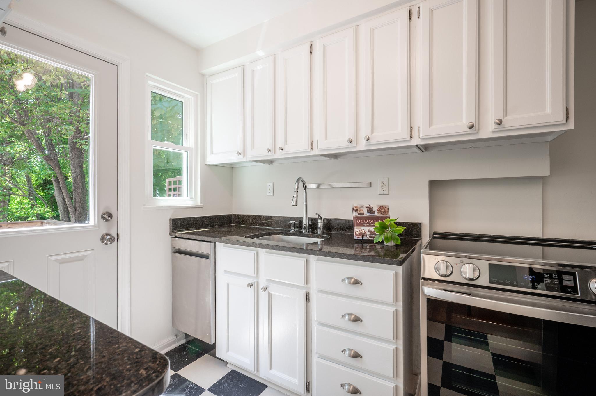 405 E Howell Ave