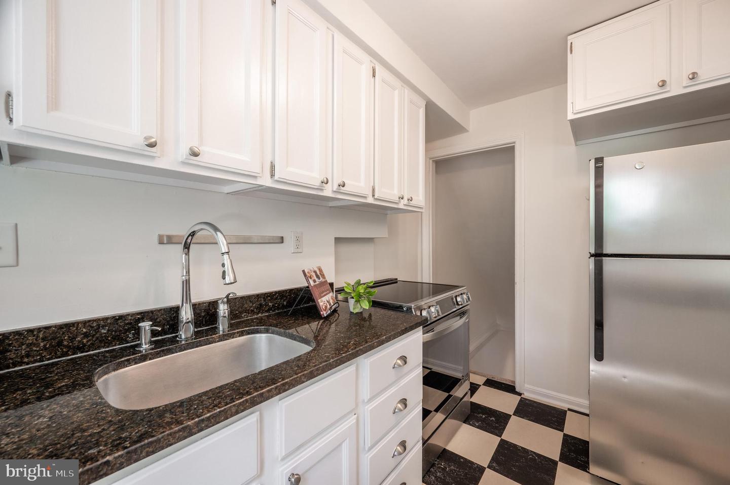 405 E Howell Ave