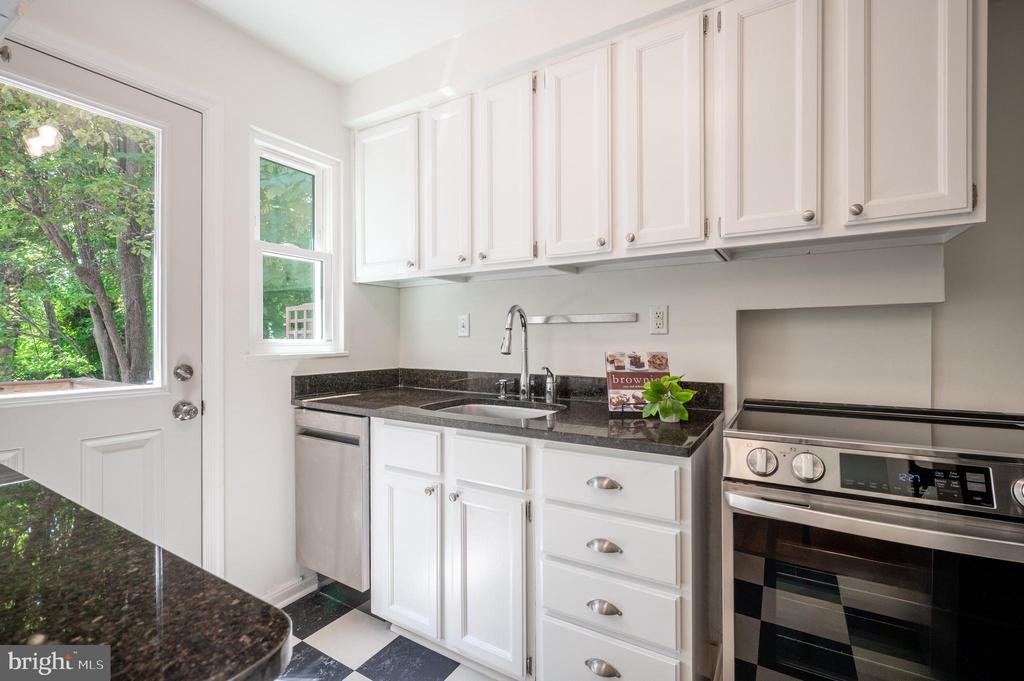 405 E Howell Ave