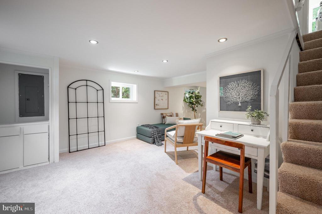405 E Howell Ave