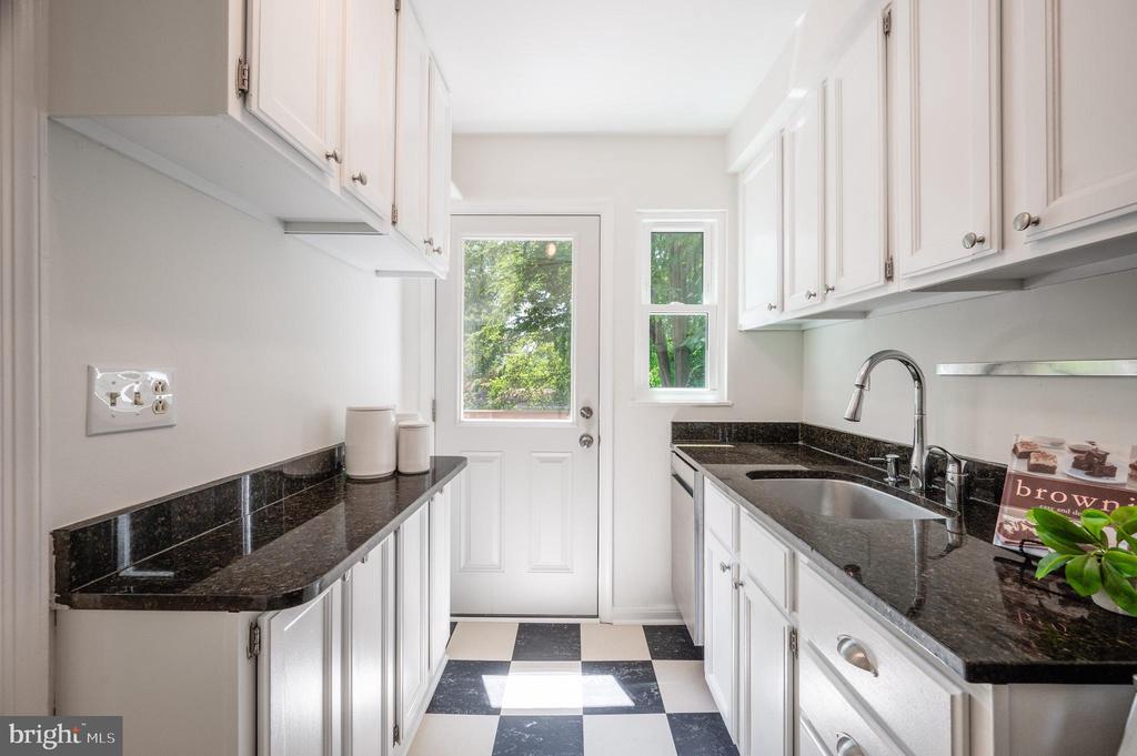 405 E Howell Ave